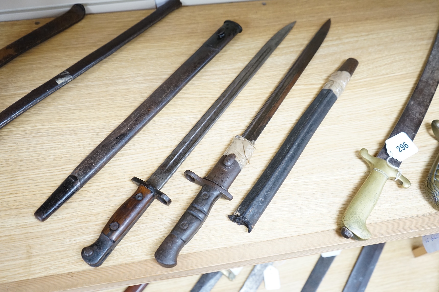 Two early 20th century British bayonets; a 1907 pattern bayonet, together with a 1913 pattern bayonet, both by Remington